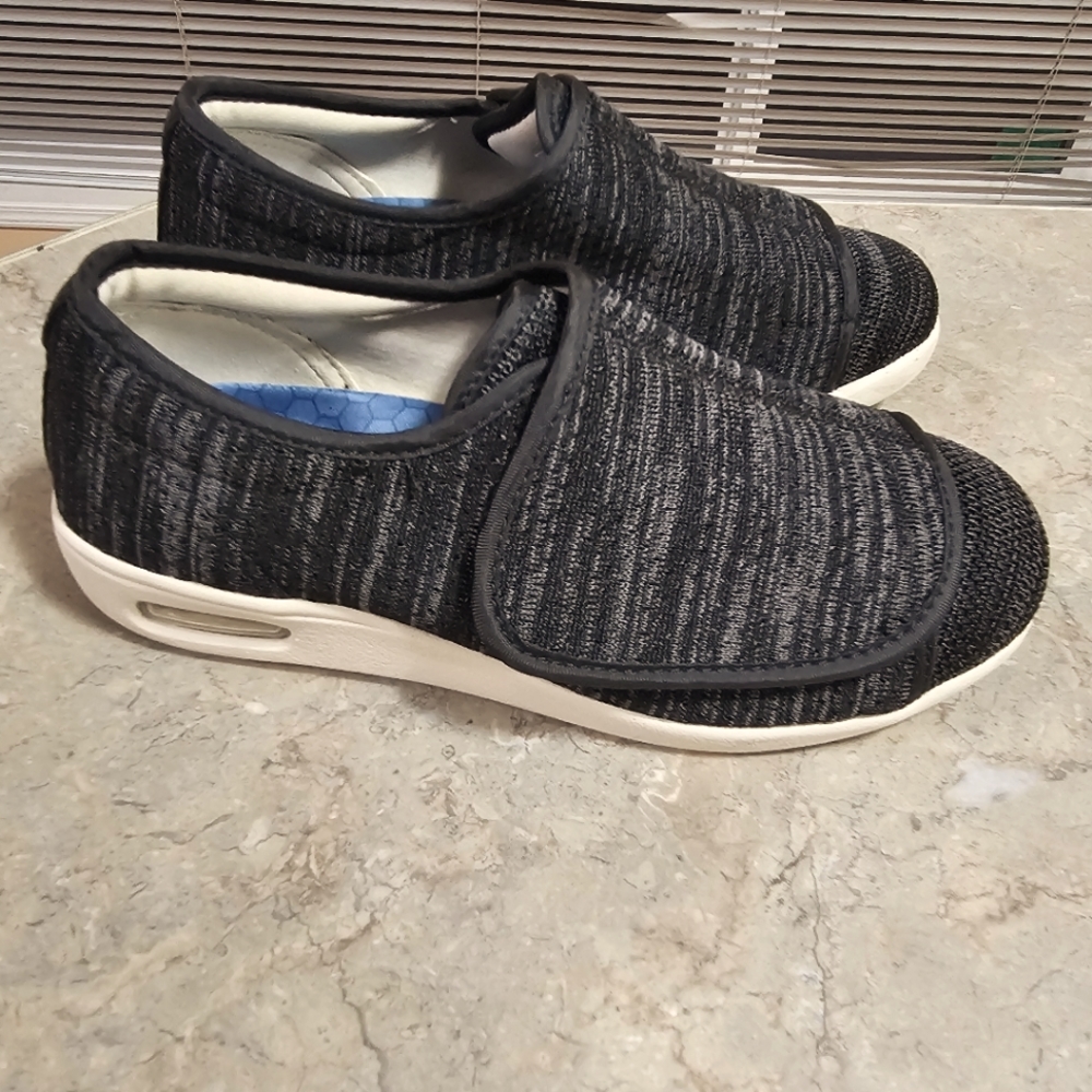 YOUYUN Ivory memory foam slip on diabetic shoes women's size 7